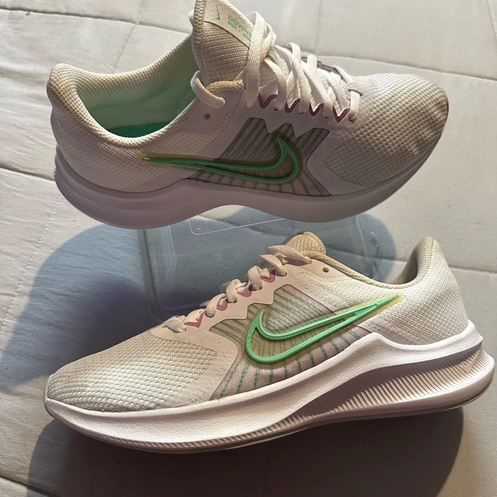 Nike Women's White and Mint Athletic Shoes